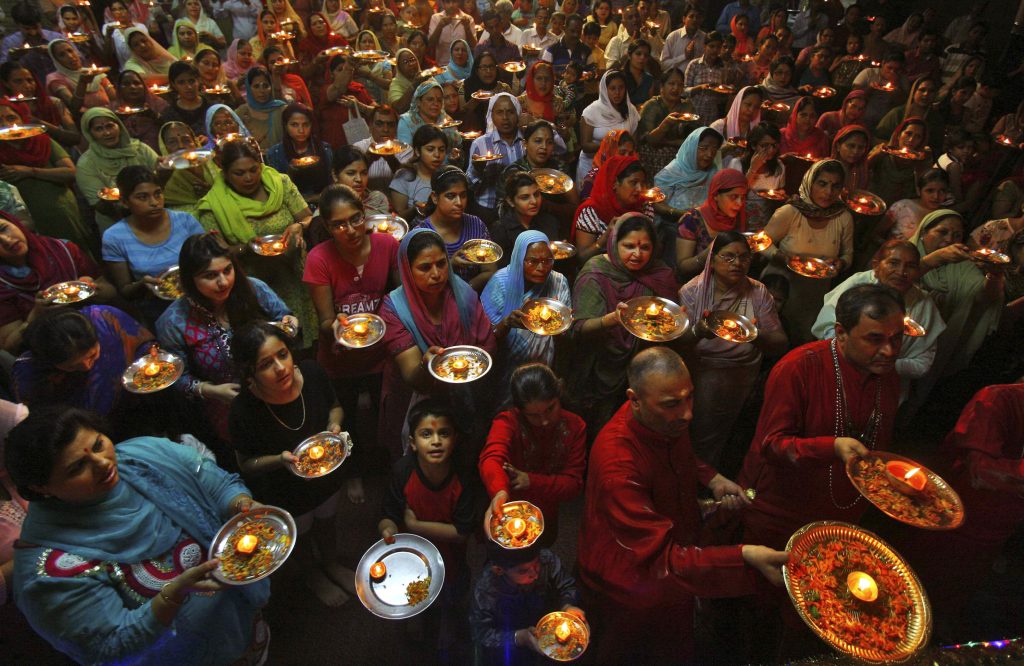 HINDUS PRAY DURING RELIGIOUS FESTIVAL IN INDIA