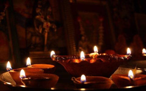 Significance of lighting Diya / Deepam / Lamp in Hinduism | Vedic Tribe